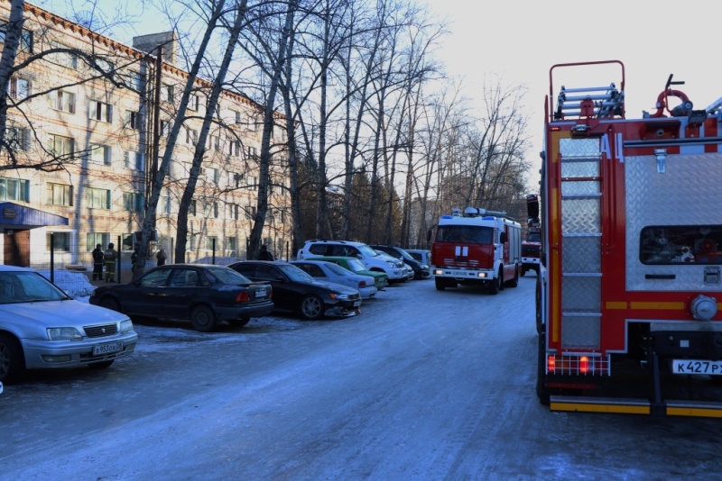 Огнеборцы ликвидировали пожар в общежитии Амурского колледжа транспорта и дорожного хозяйства (ФОТО, ВИДЕО)