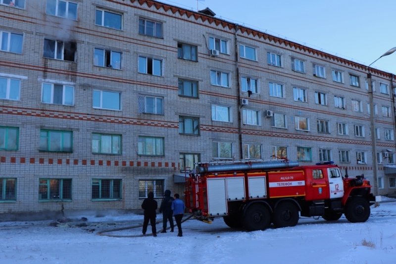 Огнеборцы ликвидировали пожар в общежитии Амурского колледжа транспорта и дорожного хозяйства (ФОТО, ВИДЕО)