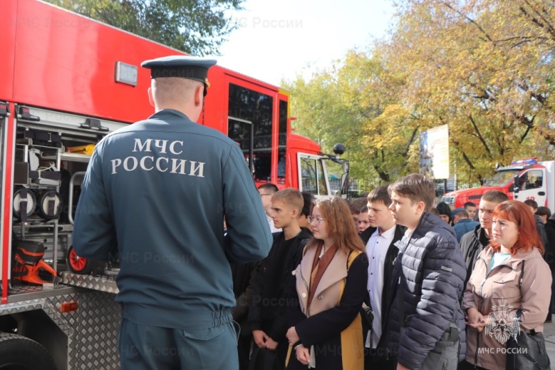 Сотрудники МЧС Приамурья приняли участие в «Параде профессий» (ФОТО, ВИДЕО)