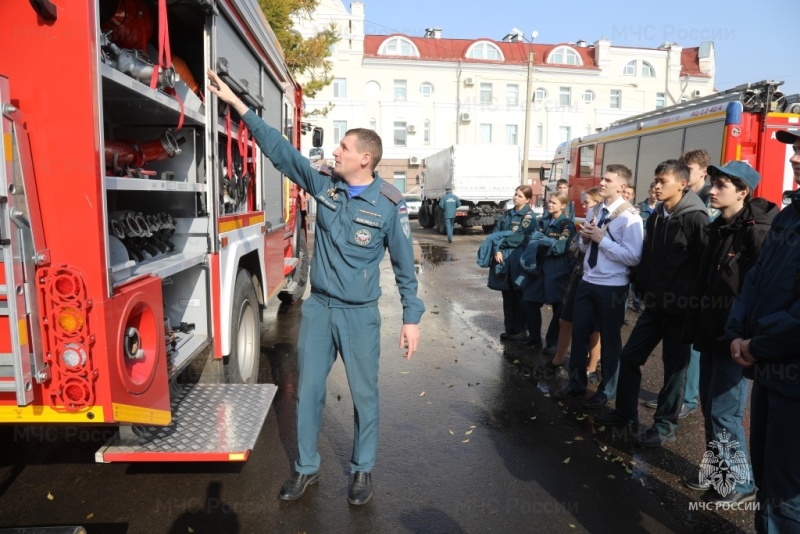 Занятие в благовещенской специализированной пожарно-спасательной части прошло для кадетов МЧС России