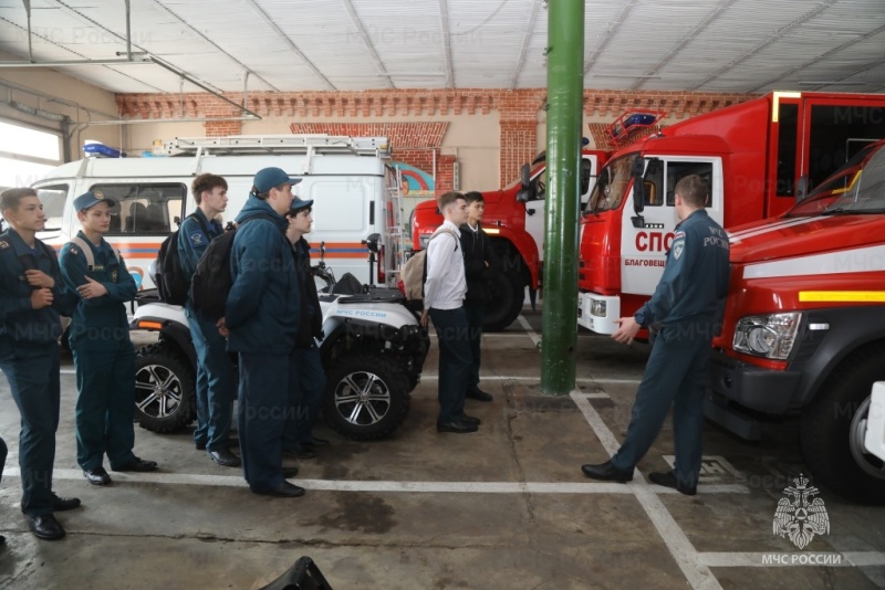 Занятие в благовещенской специализированной пожарно-спасательной части прошло для кадетов МЧС России