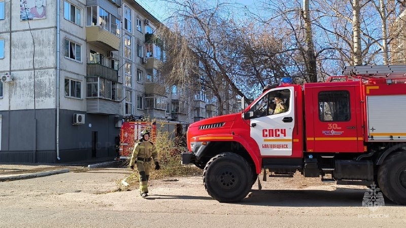 В Благовещенске на пожаре спасли двух женщин