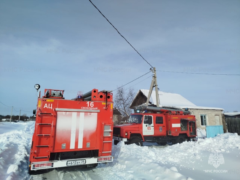 Огнеборцы Свободного тушили пожар в частном жилом доме